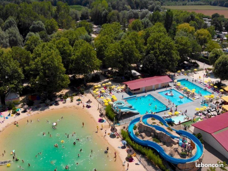 Mobilhome 6 Personnes Camping 4* Chateauneuf-de-Galaure Exterior foto